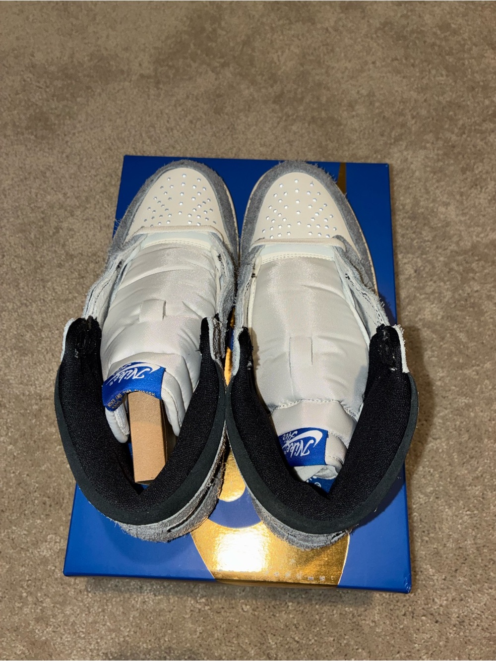 Men's Jordan 1 High OG - Picture 2 of 11